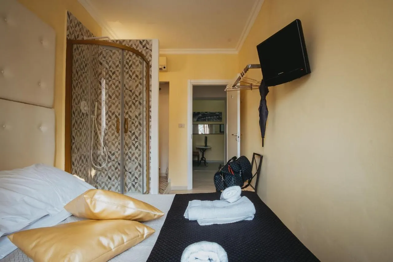 Rome Trevi Business Rooms 0*,  Италия